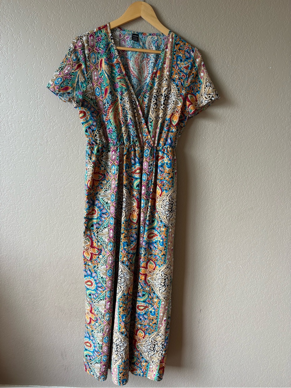 Paisley Print Colorful Maxi Dress with Slit Size L Short Sleeve Resortwear